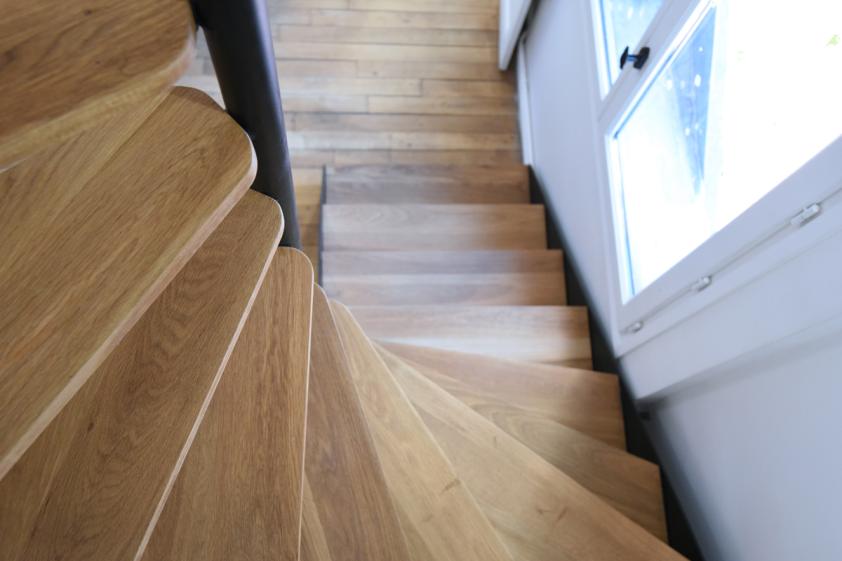 architecte-restructuration-renovation-escalier-metallique-bois-chene-area-studio