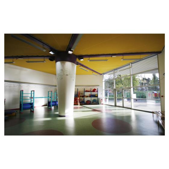 maternelle, salle de motricité et chapiteau