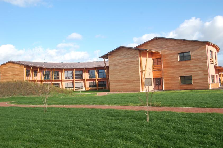 Cour coté salles de classes