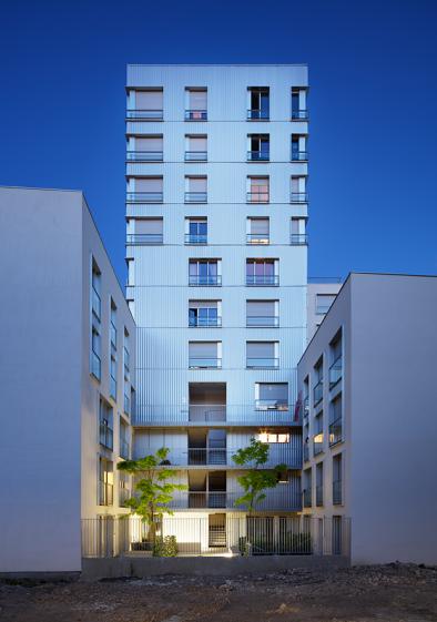 MGAU / Plein ciel - façade nord, nuit / T.Shimura (c)