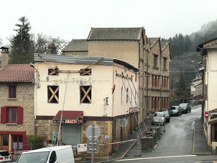 Etat avant travaux d'un immeuble d'habitation en pierre.