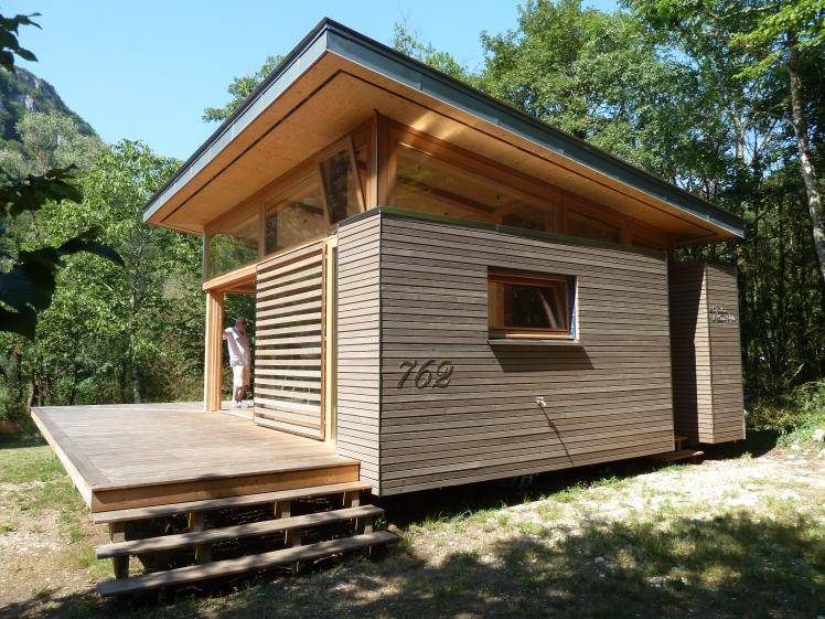 Vue d'accès de la cabane bois