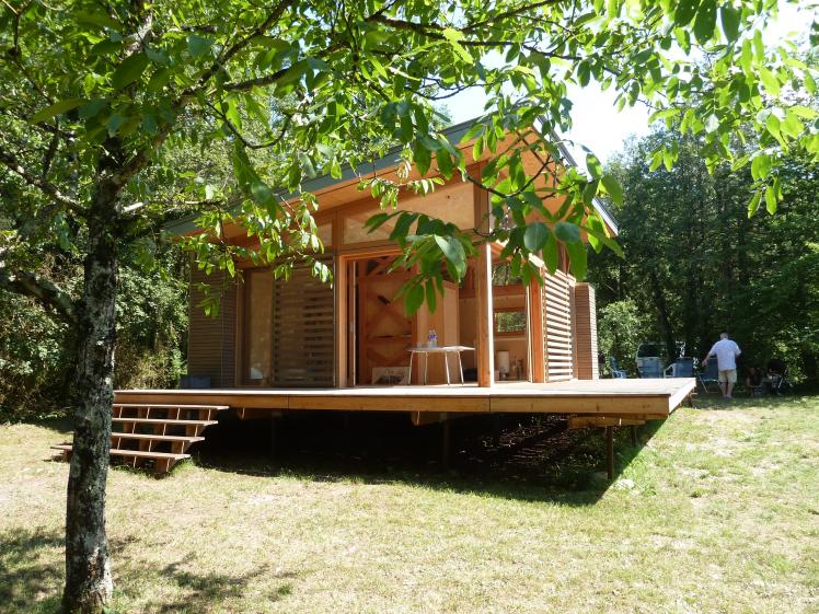 Cabane en bois entre Genève et Lyon