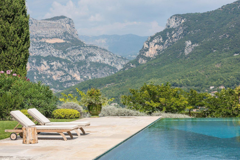 Vue panoramique de la piscine