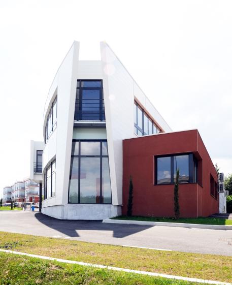 The Bridge - Maison médicale - Photo Niko Rodamel The Bridge - Maison médicale - Photo Niko Rodamel