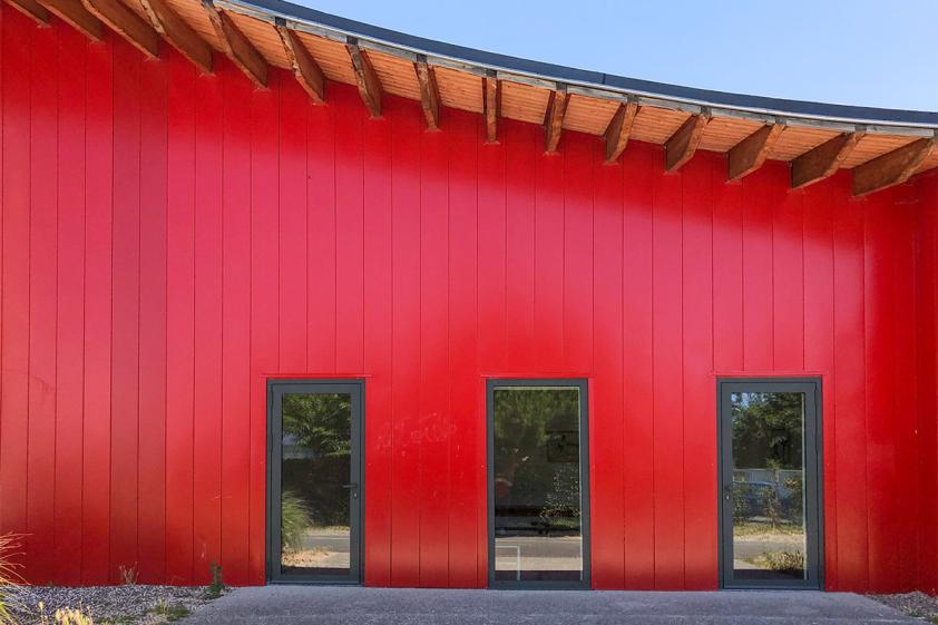 dojo-facade-peinture-rouge.jpg