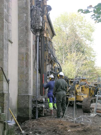 Forage des pieux pendant le chantier