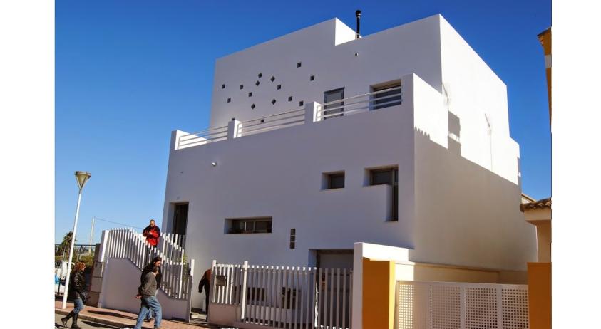 Construction de maison d'habitation de type cube.