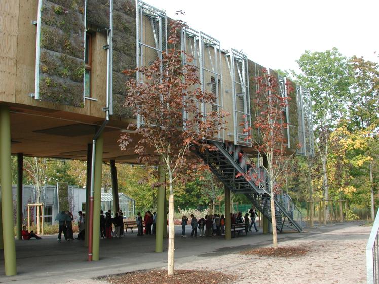 l'école élémentaire et son préau