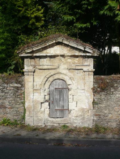 Avant travaux : façade très dégradée, côté rue