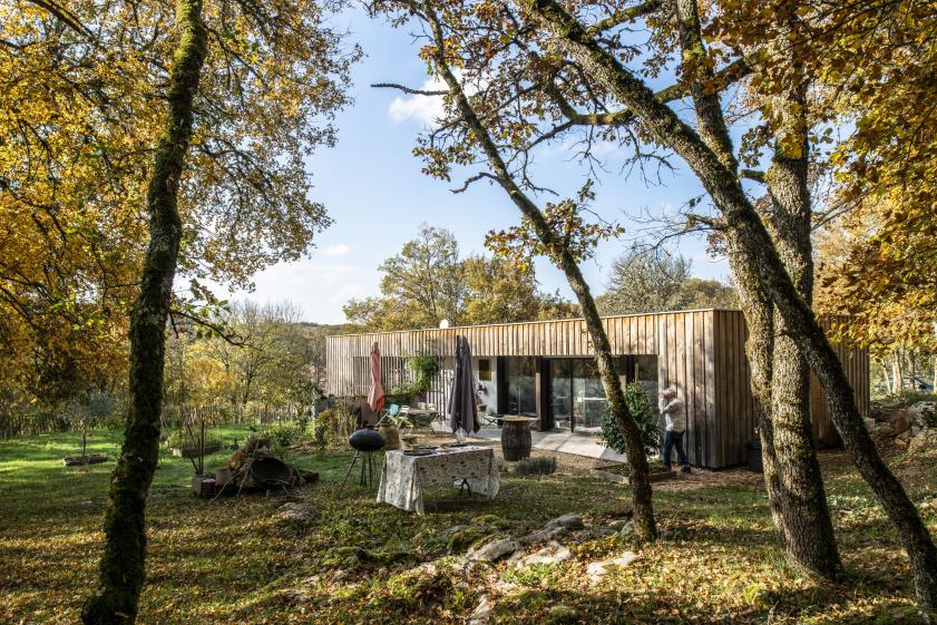 Une maison au milieu des bois