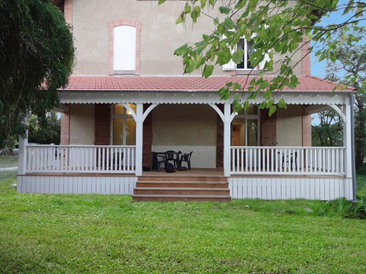 Une grande terrasse ouverte sur le jardin, "esprit Louisiane", tel était le souh