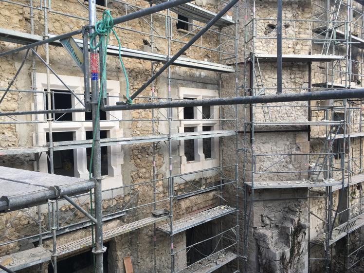 Vue façade sur cours - chantier