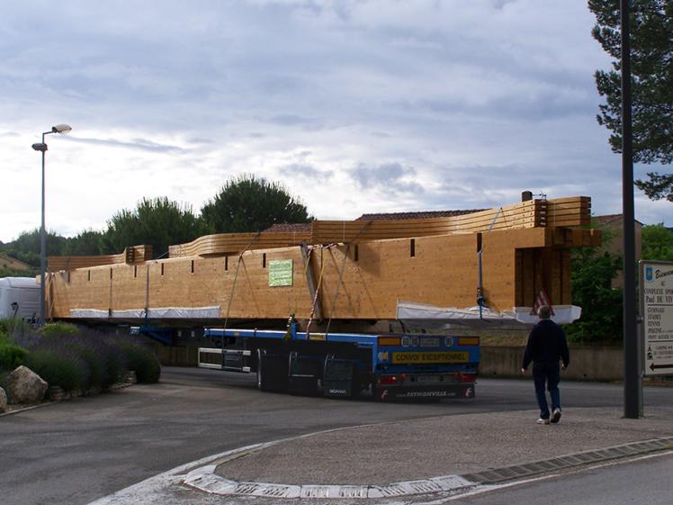 Transport des poutres en lamellé collé