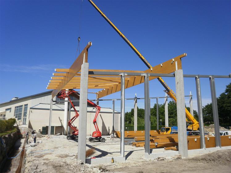 Montage de la structure béton et des poutres lamellée collée