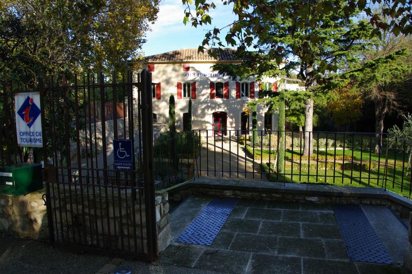 L'Office de tourisme et son jardin