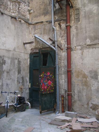 Porte vers hall d'entrée - état des lieux