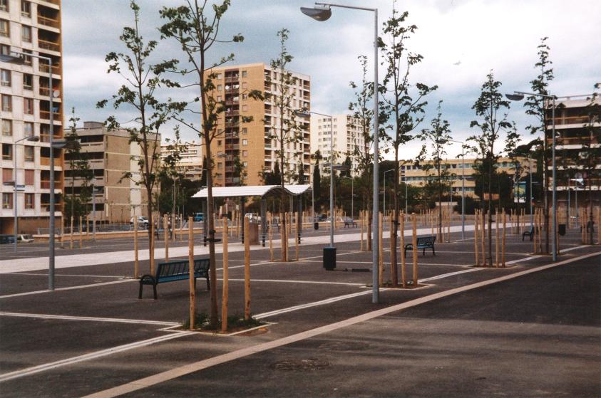 Place centrale des Canourgues