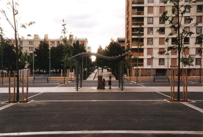 Place centrale des Canourgues