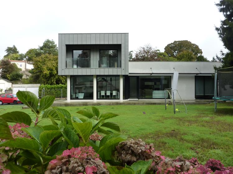 La maison est amarrée par des pieux tarières de 8 à 9m de profondeur