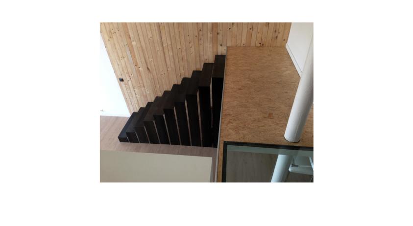 Loft - vue sur l'escalier métallique