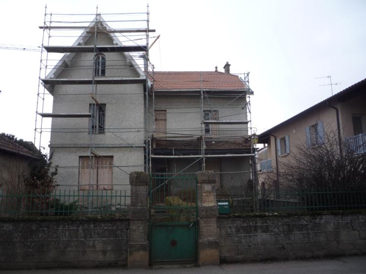 FACADE SUR RUE EN TRAVAUX