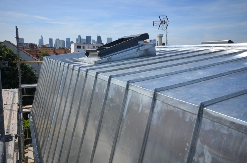 Vue sur la Défense depuis la nouvelle couverture en zinc.