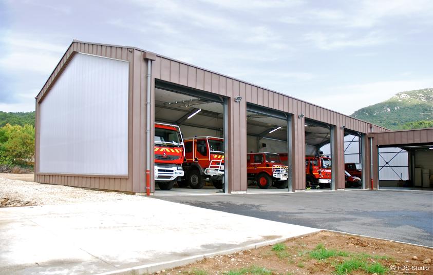 Vue extérieure - garage ouvert