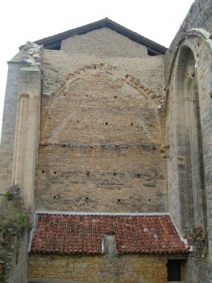 Rejointoiement de l'arc de la façade Est de l'église et restauration de la couve