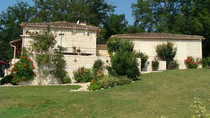 Maison rénovée et extension (terrasse et partie nuit)