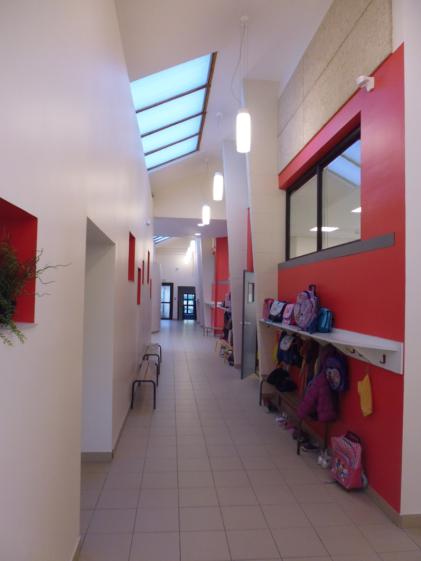 Couloir de l'école primaire rénové