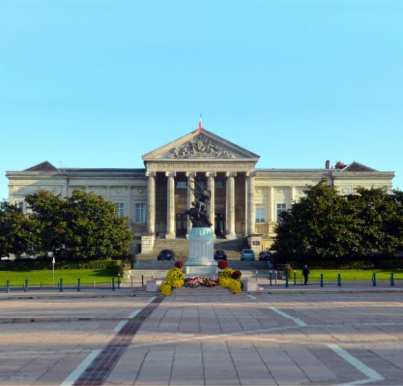 Entrée du palais de justice