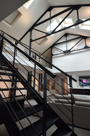 Salon loft escalier metallique - La Madeleine - Jacques LENAIN Architecte Lille