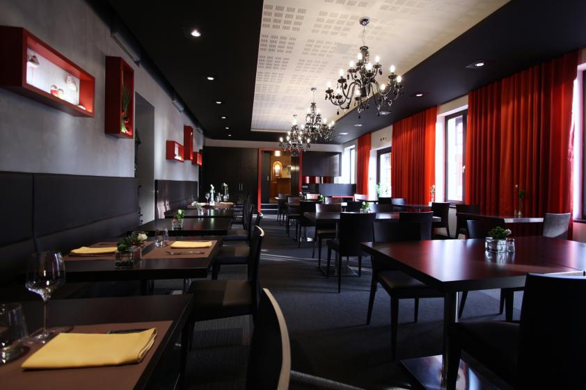 Aménagement d'une salle de restaurant _ La Charrue