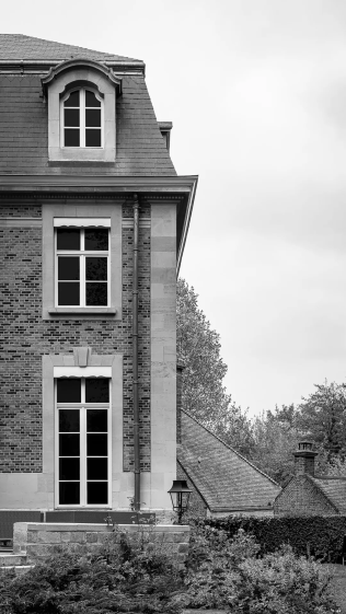 architecte-lille-marcq-en-baroeul-maison-bourgeoise-jardin-monochrome