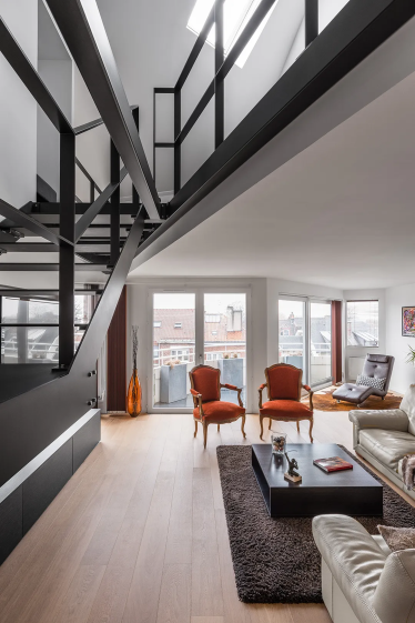  architecte-lille-grand-appartement-salon-escalier-metal