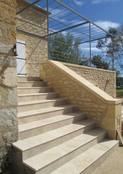 Escalier extérieur en pierre