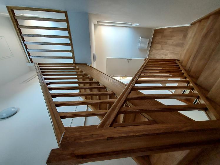 Prolongement de l'escalier pour accès au logement 