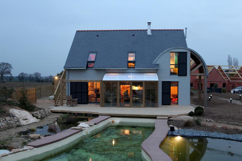 Une maison bioclimatique et organique en Bretagne, à Baden - 2012