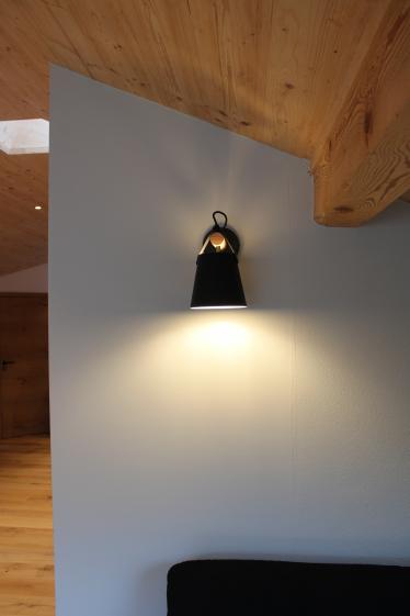 Détail du luminaire pour une ambiance intérieure cosy