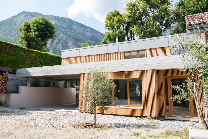 EXTENSION, construction bois, béton brut, toit terrasse,extension, grenoble, grésivaudan