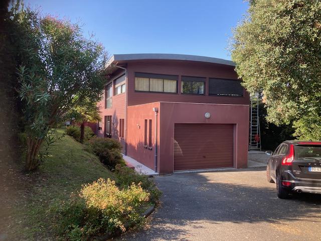 Entrée sur le garage