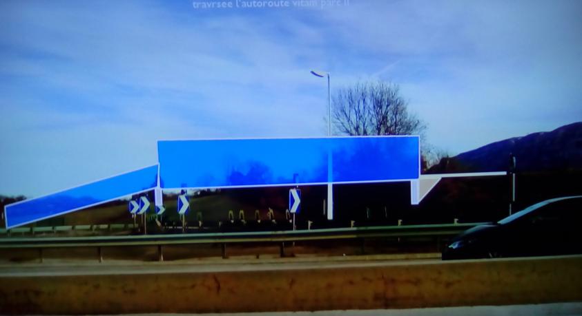 Chemin piétonne et vélo vers Vitam parc : traversée la sortie d'autoroute