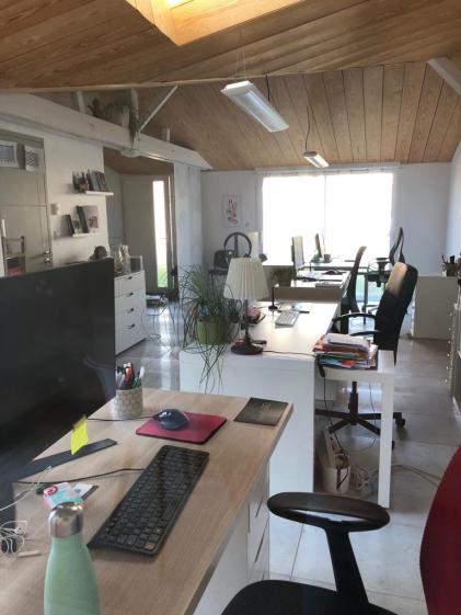 grand  espace pour 4 bureaux