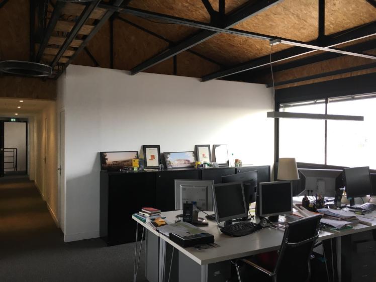 Open space occupé par architectes