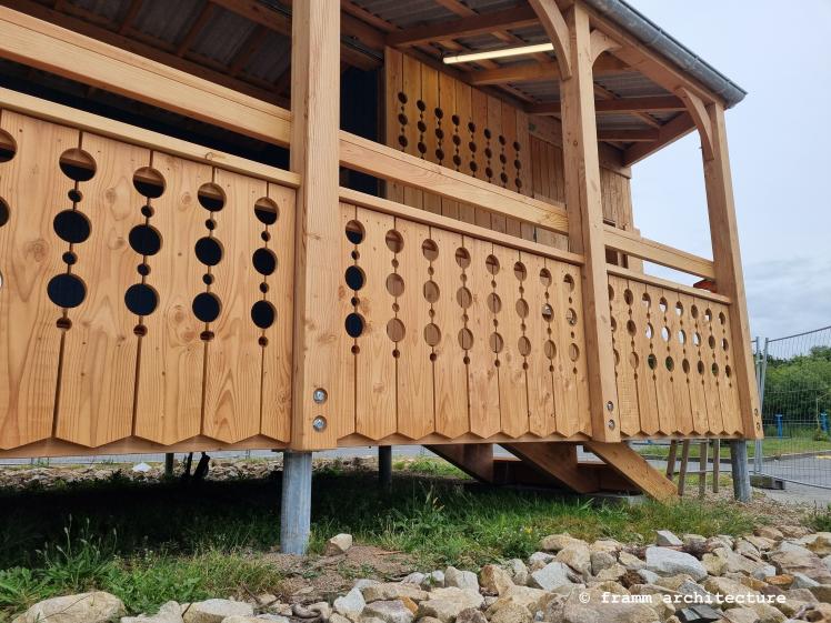 Détail garde-corps Local Social pour les Gens du Voyage