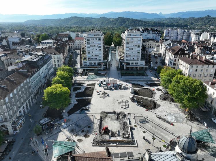 Travaux d'aménagements de la place Clémenceau à Pau réalisée par A+R Paysages
