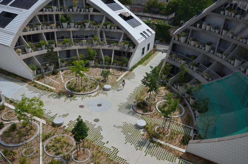 Vue du square Katia Krafft sur la ZAC Bastide Niel, dessiné par A+R Paysages