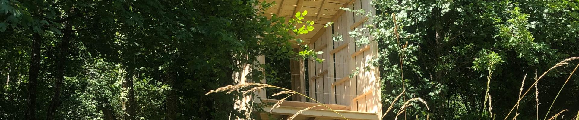 vue_cabane_depuis_champs.jpg vue_cabane_depuis_champs.jpg