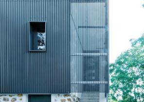 001-facade-renovation-extention-maison-meuliere-bardage-habillage-tole-ondulee-i